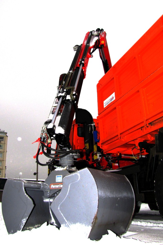 Fassi с ковшом
